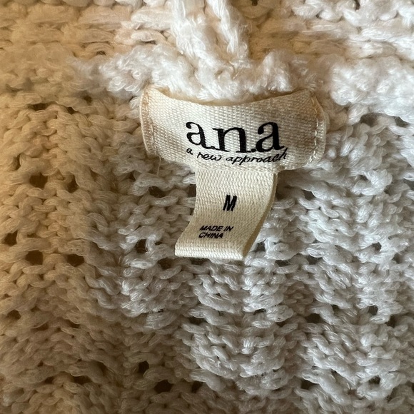 JCPenney White Crew Neck Sweater Cozy Knit Design - Picture 4 of 4